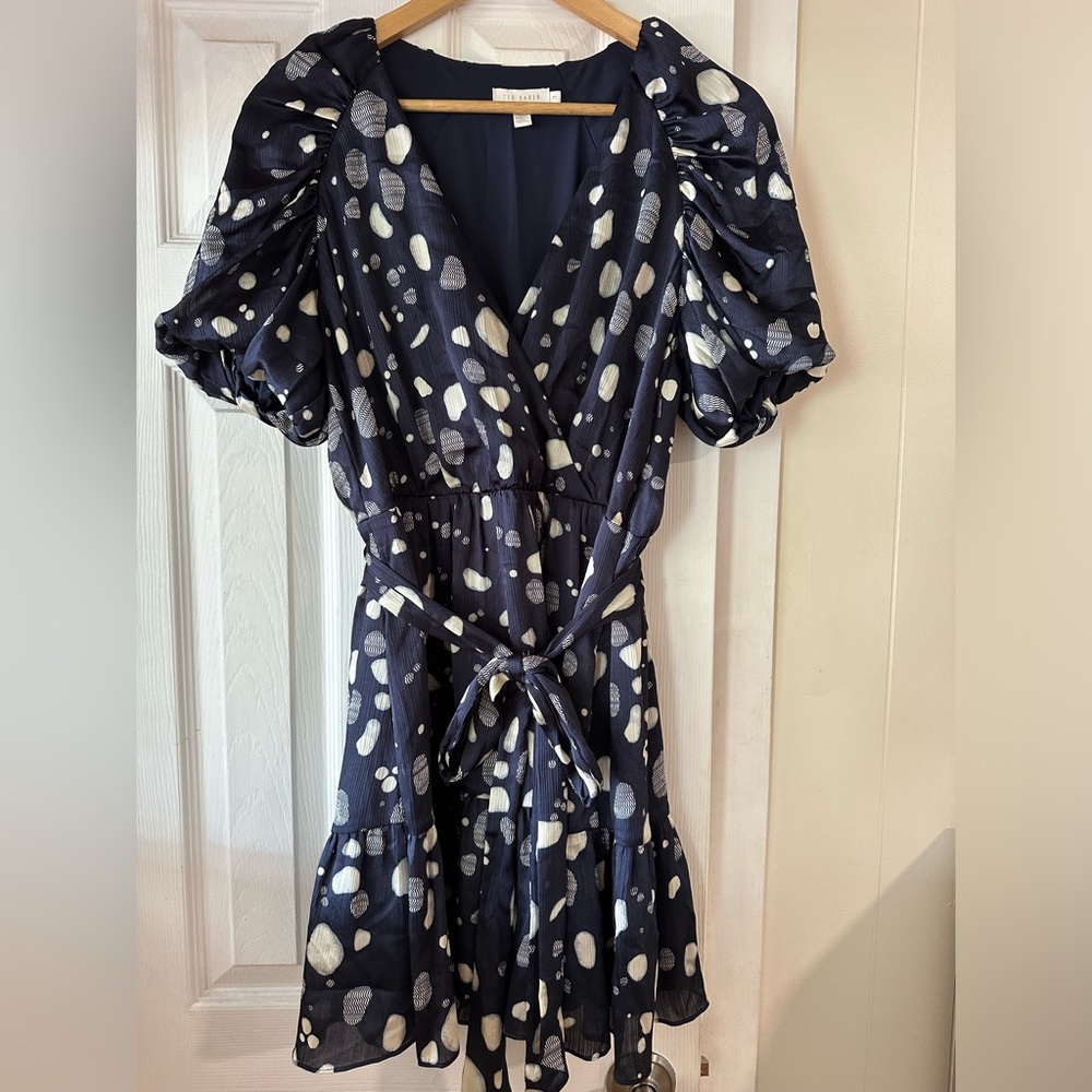Ted Baker women size 3 bubble pattern navy mini dress.